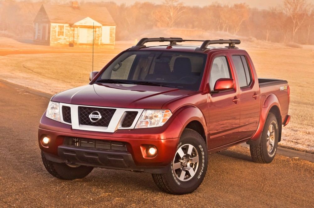 2014-nissan-frontier-pro4x-front-angle