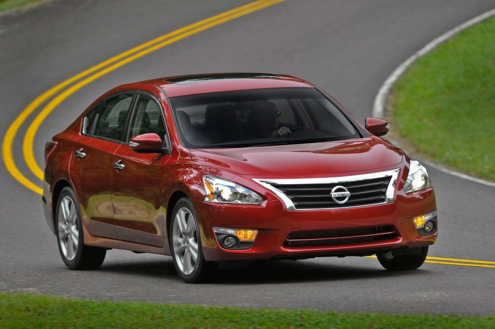z2014-nissan-altima-right-front-1