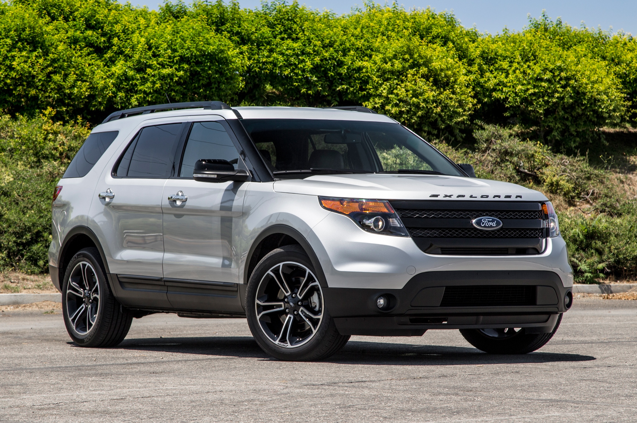 2013-ford-explorer-sport-ecoboost-4wd-front-view1