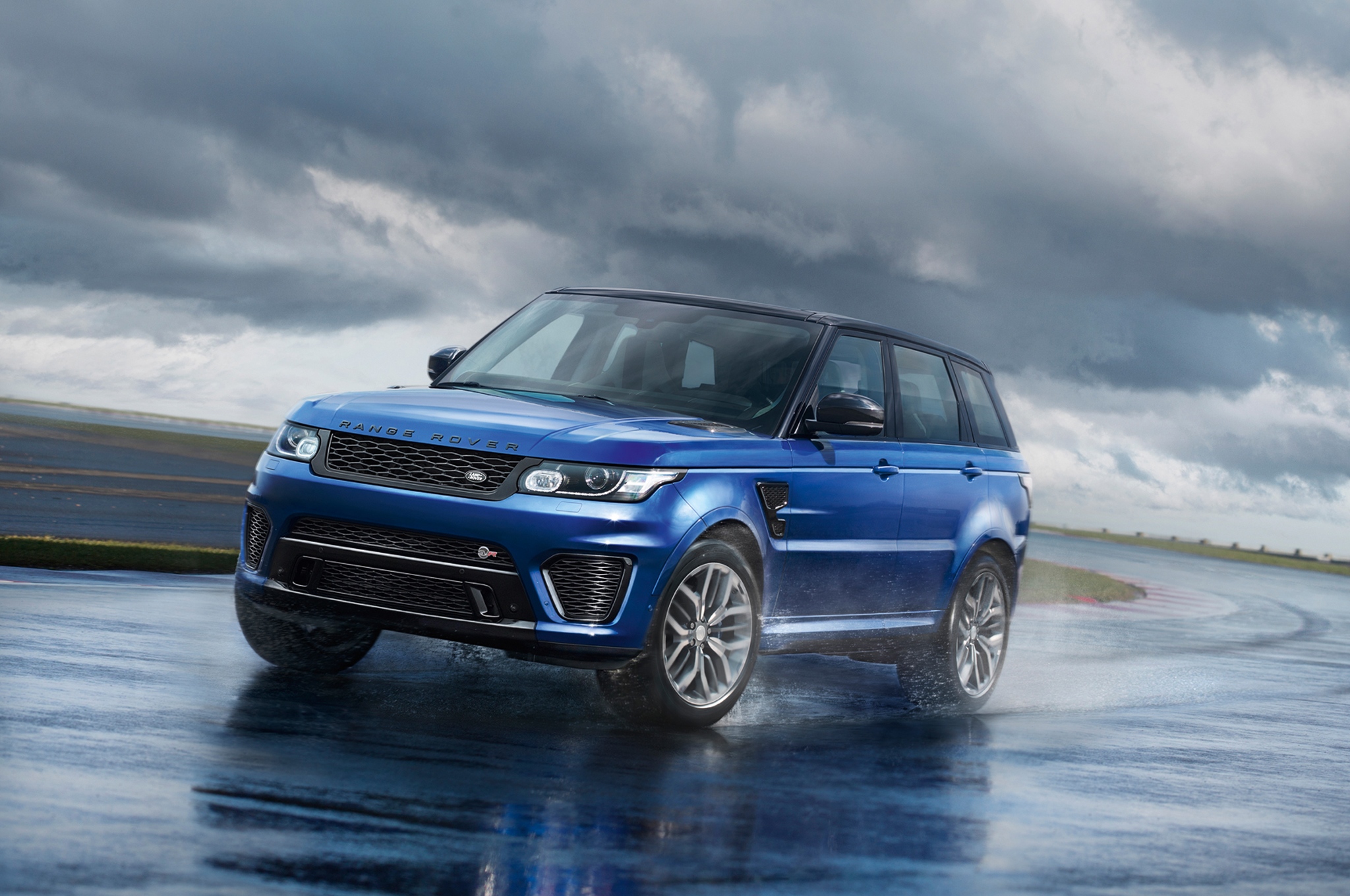 2015-Land-Rover-Range-Rover-Sport-SVR-promo