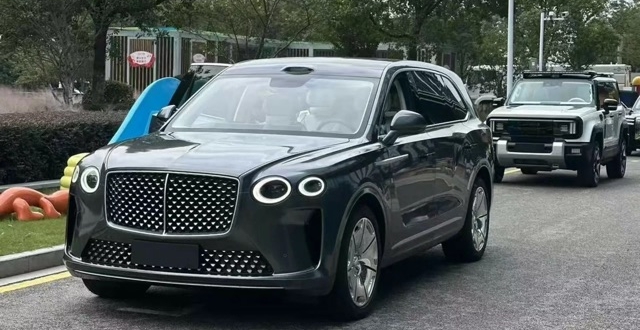 SUV صينية تثير الجدل بتصميم يكاد يطابق بنتلي بنتايجا 