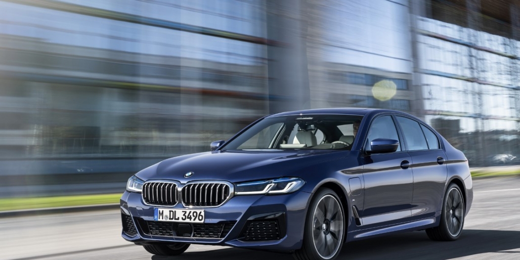 https://saudishift.com/wp-content/uploads/2020/05/2021-BMW-5-Series-Sedan-Touring-09-1052x526.jpg