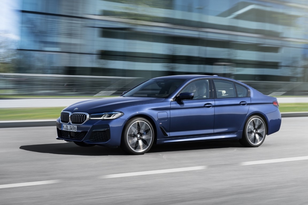 https://saudishift.com/wp-content/uploads/2020/05/2021-BMW-5-Series-Sedan-Touring-12_1-1000x667.jpg