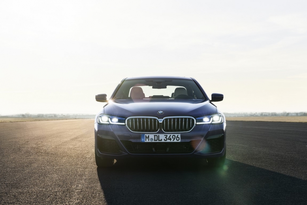 https://saudishift.com/wp-content/uploads/2020/05/2021-BMW-5-Series-Sedan-Touring-15-1000x667.jpg