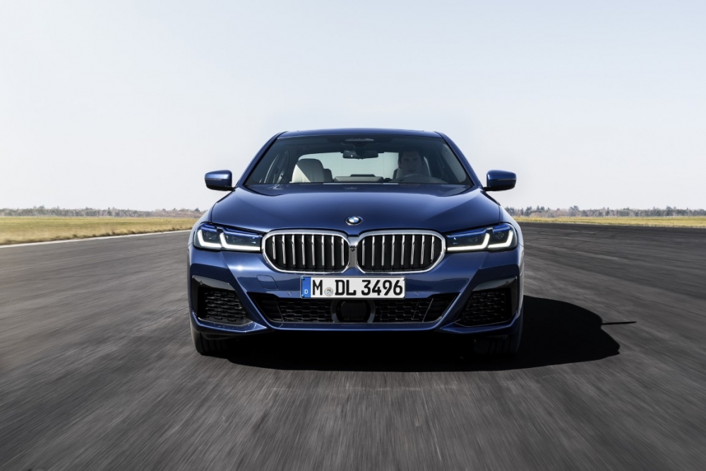 https://saudishift.com/wp-content/uploads/2020/05/2021-BMW-5-Series-Sedan-Touring-21-1000x667.jpg