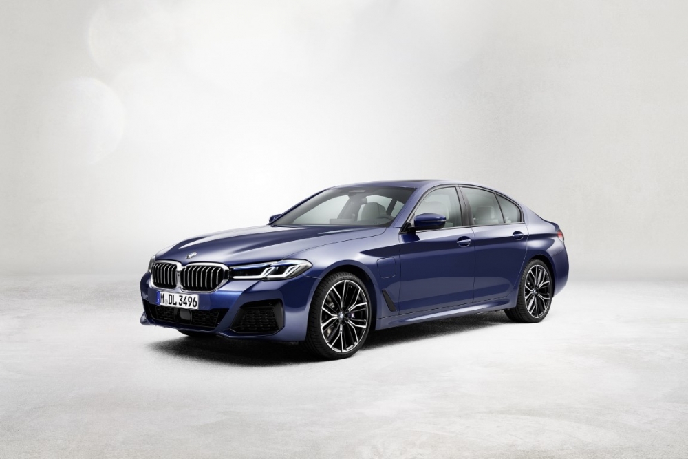 https://saudishift.com/wp-content/uploads/2020/05/2021-BMW-5-Series-Sedan-Touring-27-1000x667.jpg