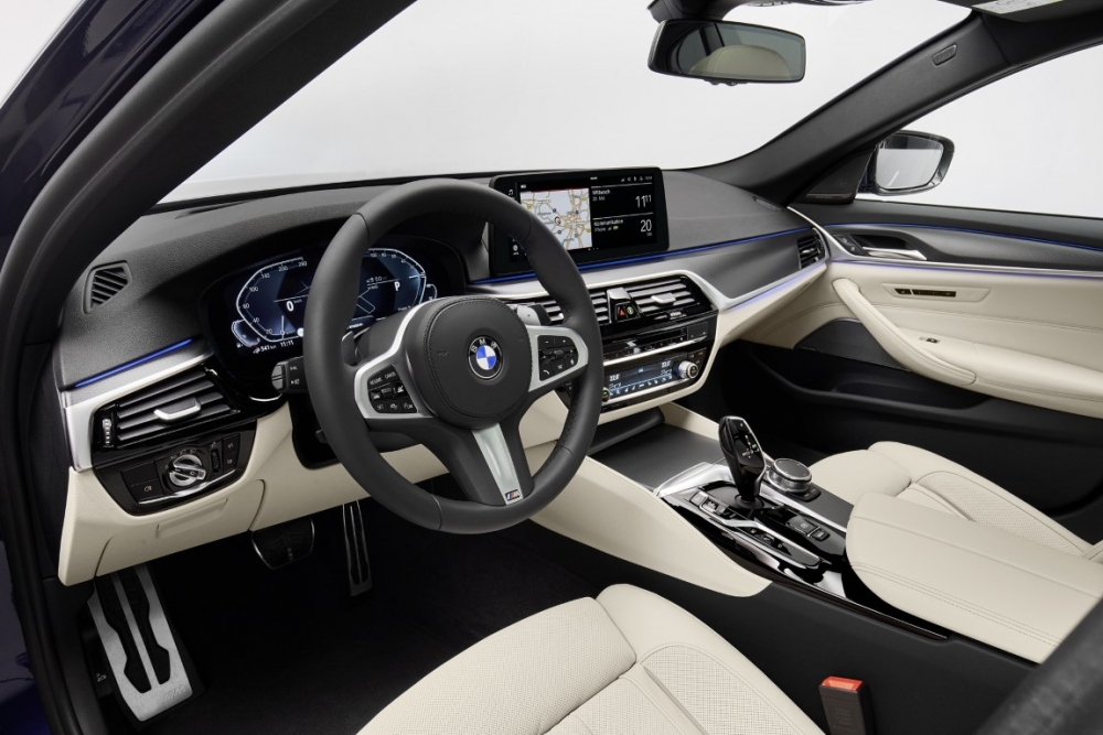 https://saudishift.com/wp-content/uploads/2020/05/2021-BMW-5-Series-Sedan-Touring-47-1000x667.jpg