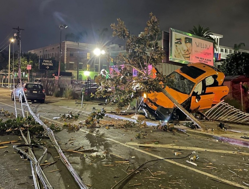 أصبح 3 أشخاص في المستشفى بعد حادث كبير لسيارة لامبورغيني أوروس في هوليوود، أما السيارة نفسها فقد تحطمت.
