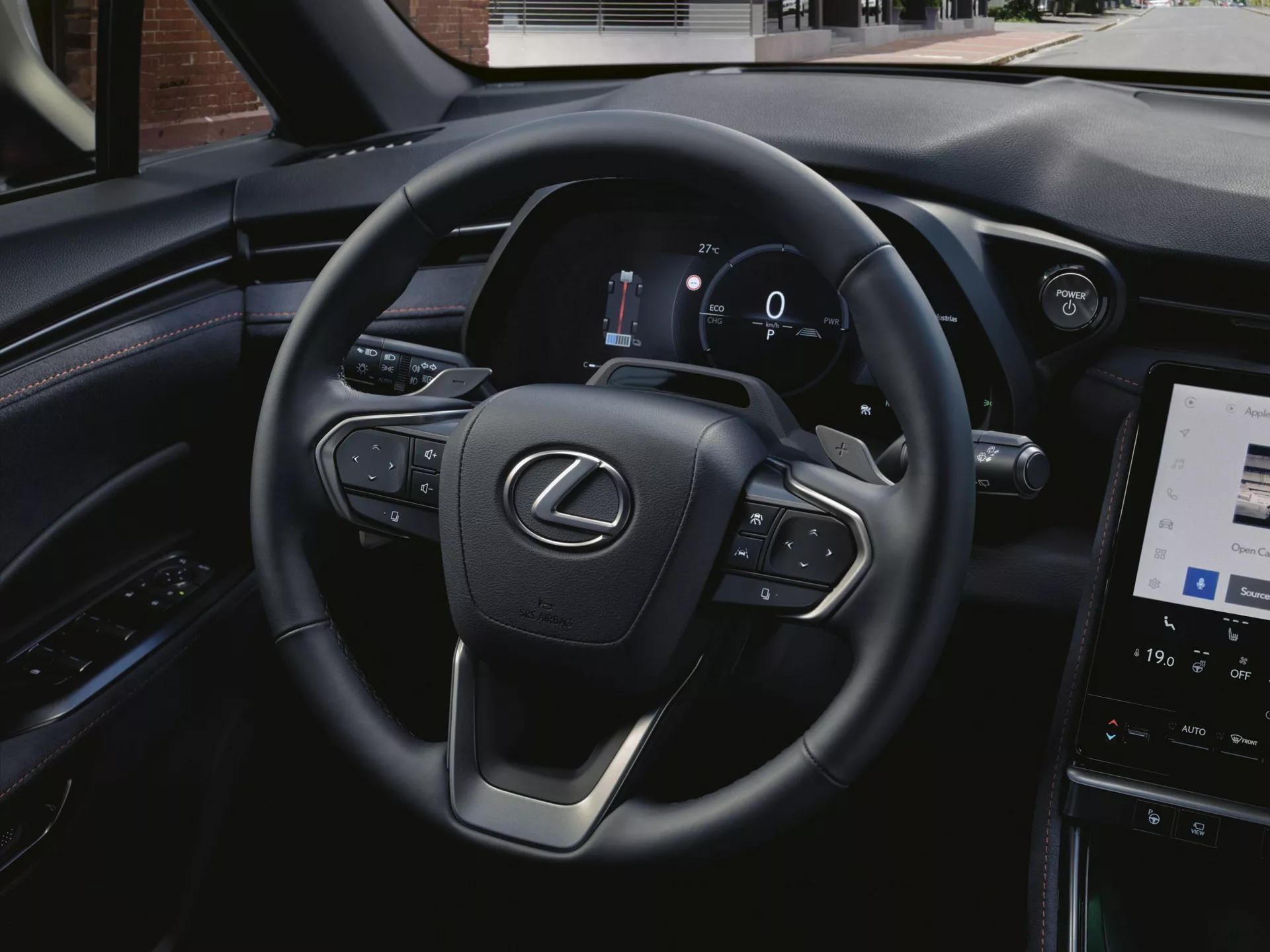 2024LexusLBXInterior4 سعودي شفت